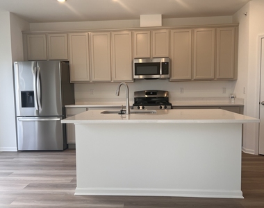 302 Kingsport Drive - Photo Thumbnail 5