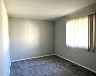 102 Tonset Court - Photo Thumbnail 5