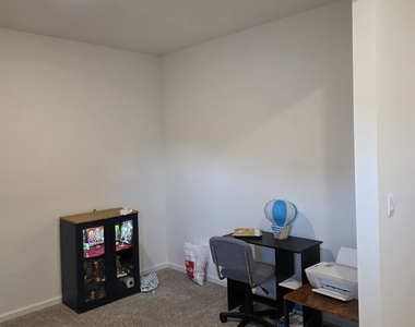 6802 Daly Lane - Photo Thumbnail 2