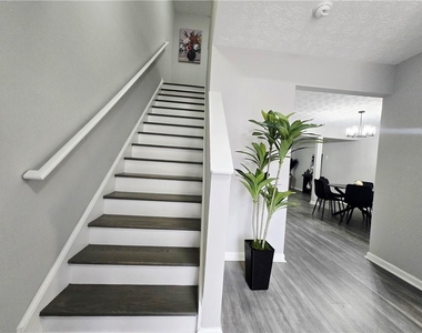 2430 Piering Drive - Photo Thumbnail 10