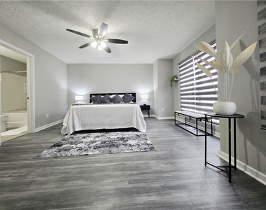 2430 Piering Drive - Photo Thumbnail 5