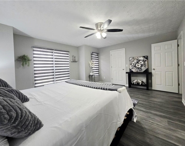 2430 Piering Drive - Photo Thumbnail 8