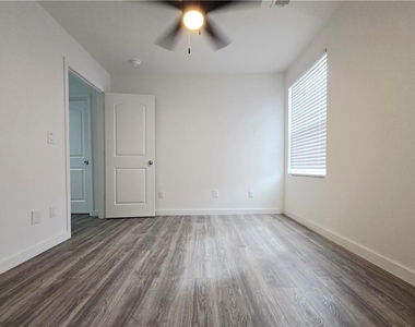 2529 Piering Drive - Photo Thumbnail 14