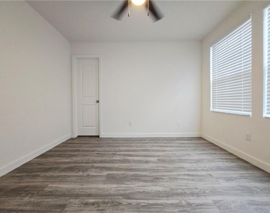 2529 Piering Drive - Photo Thumbnail 13