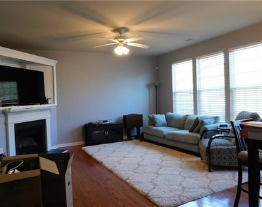 940 Pierce Ivy Court - Photo Thumbnail 4
