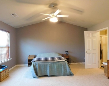 940 Pierce Ivy Court - Photo Thumbnail 6