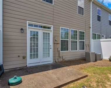 940 Pierce Ivy Court - Photo Thumbnail 12