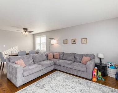 8735 N Wisner Street - Photo Thumbnail 4