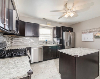 8735 N Wisner Street - Photo Thumbnail 7