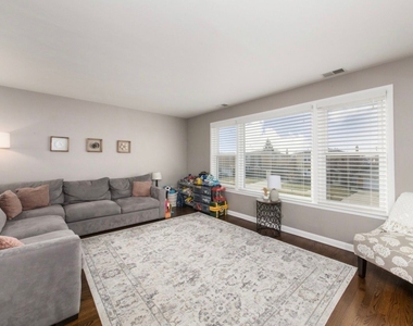 8735 N Wisner Street - Photo Thumbnail 3