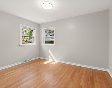 11920 S 74th Avenue - Photo Thumbnail 15