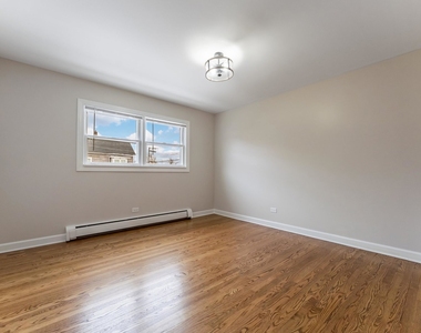 6031 W Addison Street - Photo Thumbnail 5