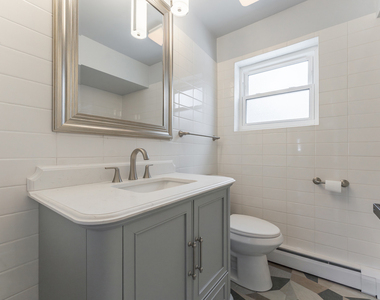 6031 W Addison Street - Photo Thumbnail 4