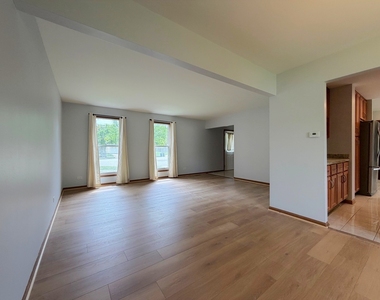1724 Hall Place - Photo Thumbnail 3