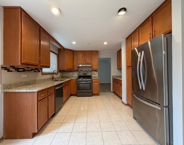 1724 Hall Place - Photo Thumbnail 5