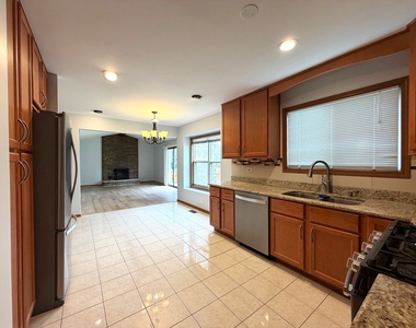 1724 Hall Place - Photo Thumbnail 6