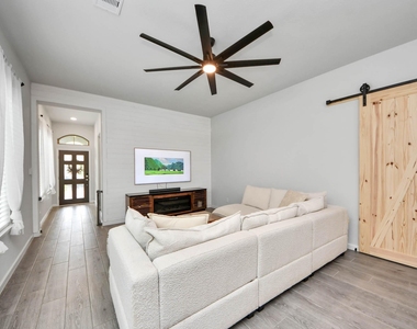 4219 Colony Lane - Photo Thumbnail 7