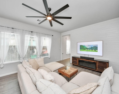 4219 Colony Lane - Photo Thumbnail 9