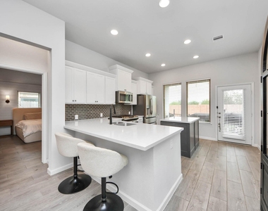 4219 Colony Lane - Photo Thumbnail 12