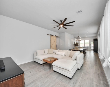 4219 Colony Lane - Photo Thumbnail 4
