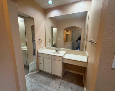 506 Cypress Vista W - Photo Thumbnail 13