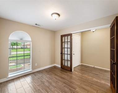 5622 Village Park Drive - Photo Thumbnail 14
