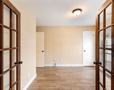 5622 Village Park Drive - Photo Thumbnail 13