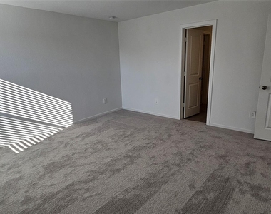 722 Falling Cave Drive - Photo Thumbnail 4