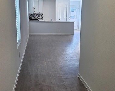 722 Falling Cave Drive - Photo Thumbnail 21