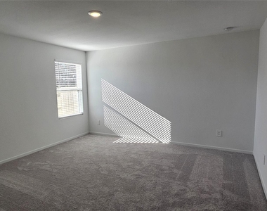 722 Falling Cave Drive - Photo Thumbnail 3