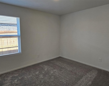 722 Falling Cave Drive - Photo Thumbnail 11