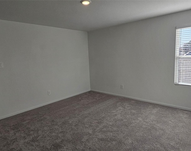722 Falling Cave Drive - Photo Thumbnail 2