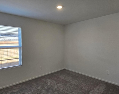722 Falling Cave Drive - Photo Thumbnail 10