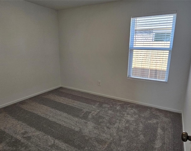 722 Falling Cave Drive - Photo Thumbnail 9