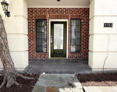 1213 Dunlavy Street - Photo Thumbnail 3