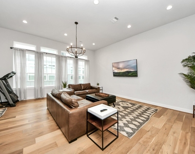 1223 W 16th Street - Photo Thumbnail 27