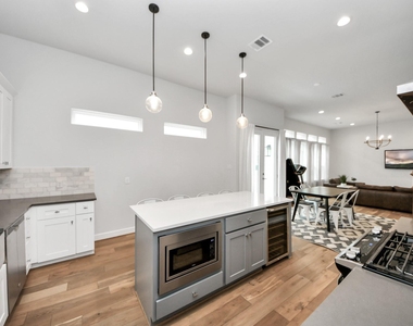 1223 W 16th Street - Photo Thumbnail 15