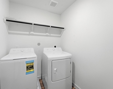 963 Mansfield Street - Photo Thumbnail 1