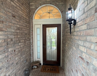 2922 Sandleigh Drive - Photo Thumbnail 1