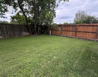 2922 Sandleigh Drive - Photo Thumbnail 11