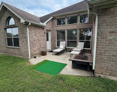 2922 Sandleigh Drive - Photo Thumbnail 8