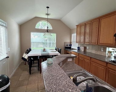 2922 Sandleigh Drive - Photo Thumbnail 6