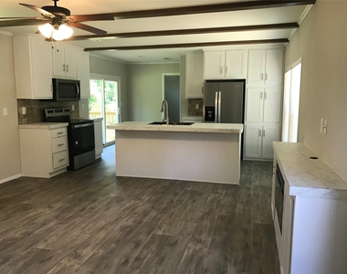 246 Brenda Road - Photo Thumbnail 5