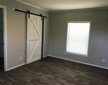 246 Brenda Road - Photo Thumbnail 7