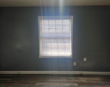 5105 Timothy Street - Photo Thumbnail 3