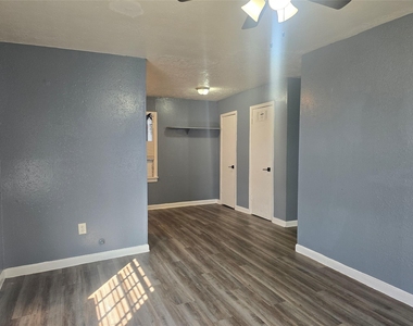 5105 Timothy Street - Photo Thumbnail 2
