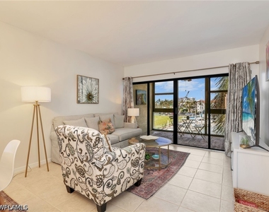 801 River Point Drive - Photo Thumbnail 9