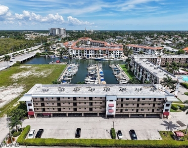 801 River Point Drive - Photo Thumbnail 21