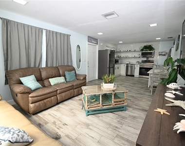 206 Cape Coral Parkway W - Photo Thumbnail 3