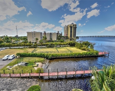 3000 Oasis Grand Boulevard - Photo Thumbnail 29